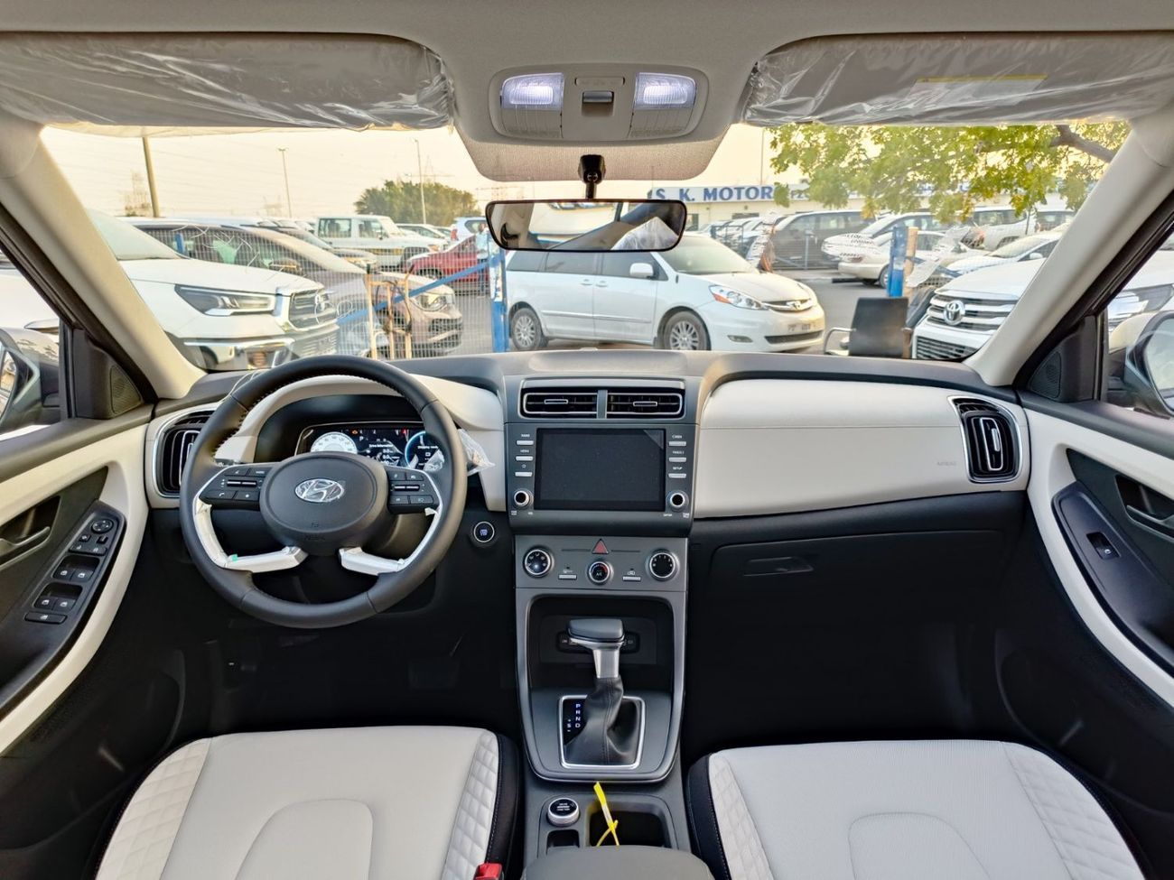 Hyundai Creta PREMIER PLUS/1.5L V4 A/T/FULL OPTION/8" DISPLAY AUDIO/RR CAMERA/PUSH START PANAROMIC SUNROOF/CODE# C