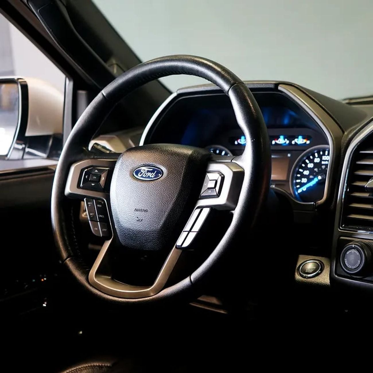 فورد إكسبيديشن XLT 3.5L (380 HP) FWD 1,865 pm • 0% Downpayment • XLT • Agency Warranty