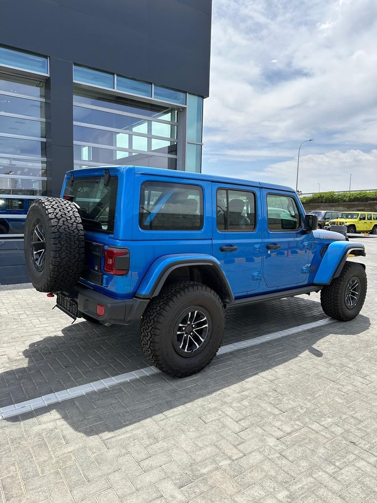 جيب رانجلر RUBICON 2.0L PETROL AUTOMATIC TRANSMISSION ( ONLY FOR RE-EXPORT OUTSIDE GCC COUNTRIES)