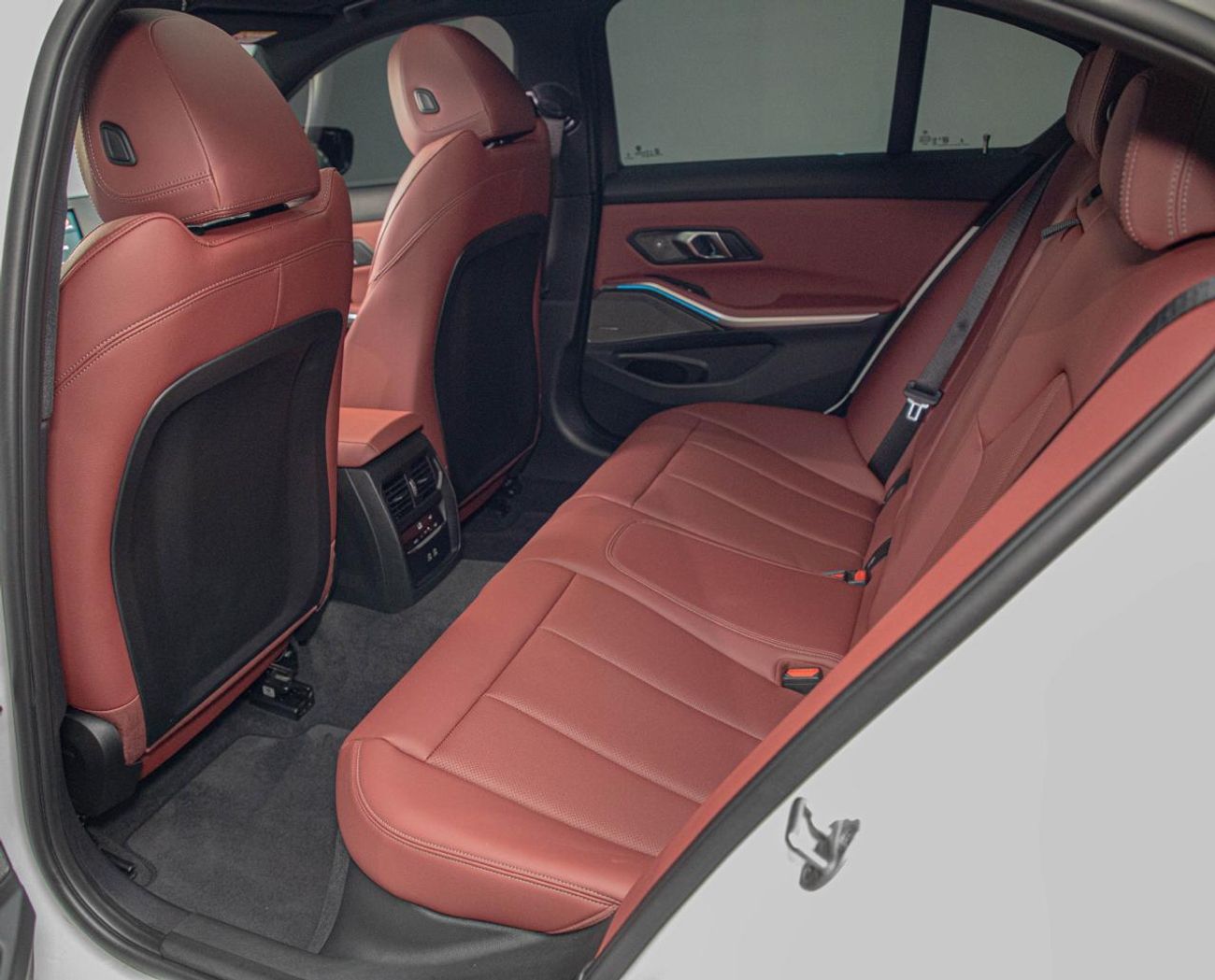 BMW 318i M-Sport • Agency Warranty + Service Contract 2030 • GCC