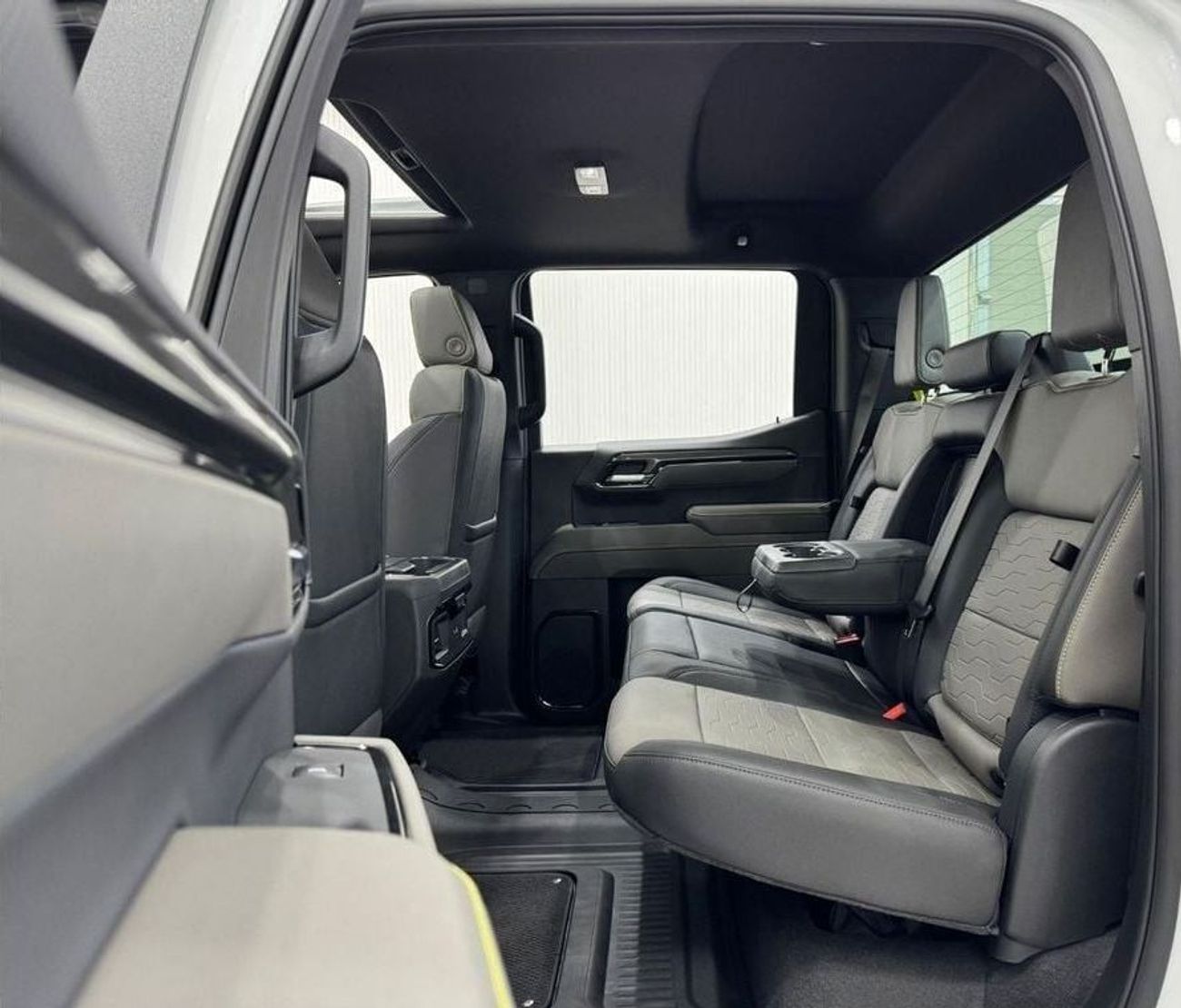 Chevrolet Silverado ZR2 (305 HP) *Brand New* 2024 Chevrolet Silverado ZR2, 3 Years Chevrolet Warranty + Service Pack, De