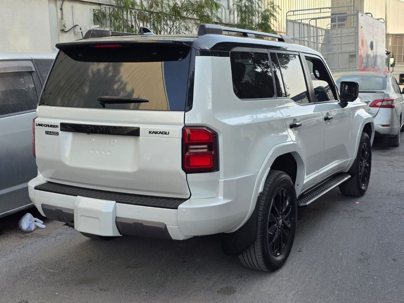 Toyota Prado KAKADU TOYOTA PRADO 2025 WHITE 4WD AT DIESEL = RIGHT HAND