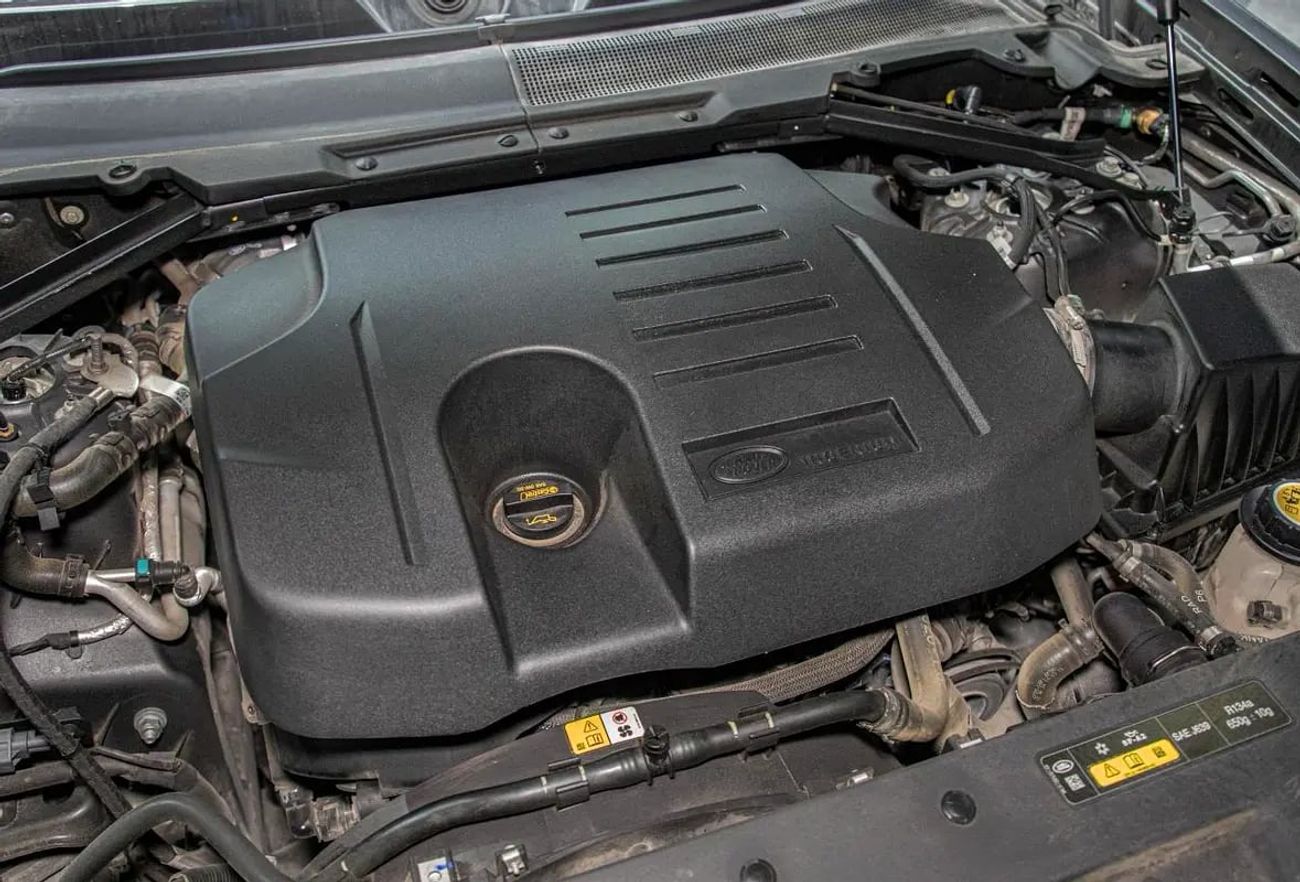 Land Rover Defender P400 90 X-Dynamic HSE 3.0L (5 Seater)