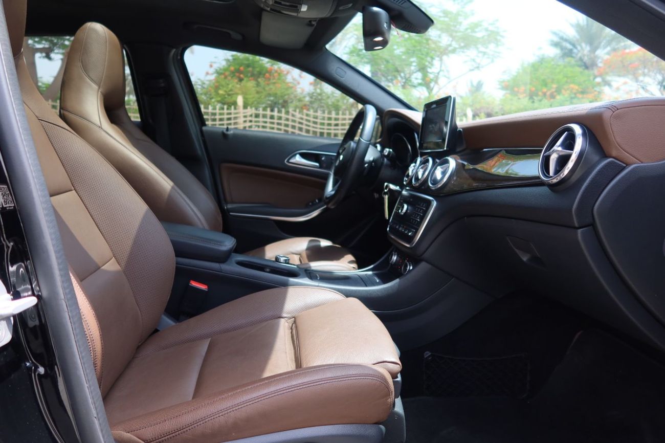 مرسيدس بنز GLA 250 Std 2.0L (211 HP)