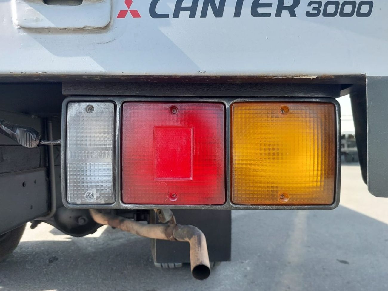 Mitsubishi Fuso Canter MITSUBISHI CANTER TRUCK RHD 1997 MODEL 4.5 L DIESEL MANUAL(PM32294)