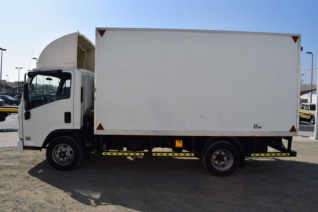 إيسوزو NPR Isuzu Npr Pick up with Box, model:2021. Excellent condition