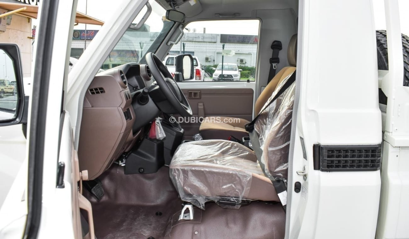 Toyota Land Cruiser Pick Up LC79 SC 2.8L AT Diesel