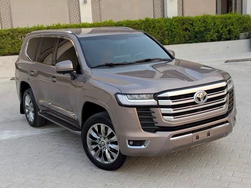 Toyota Land Cruiser GXR Facelifted 2025 GCC Specs - Interior and Exterior Excellent Condition