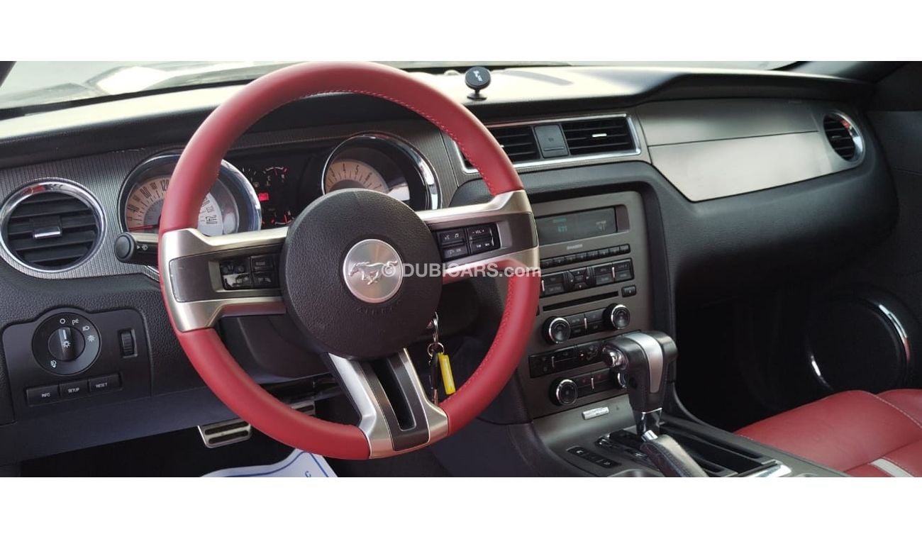 Ford Mustang FORD MUSTANG 2010 GCC V8