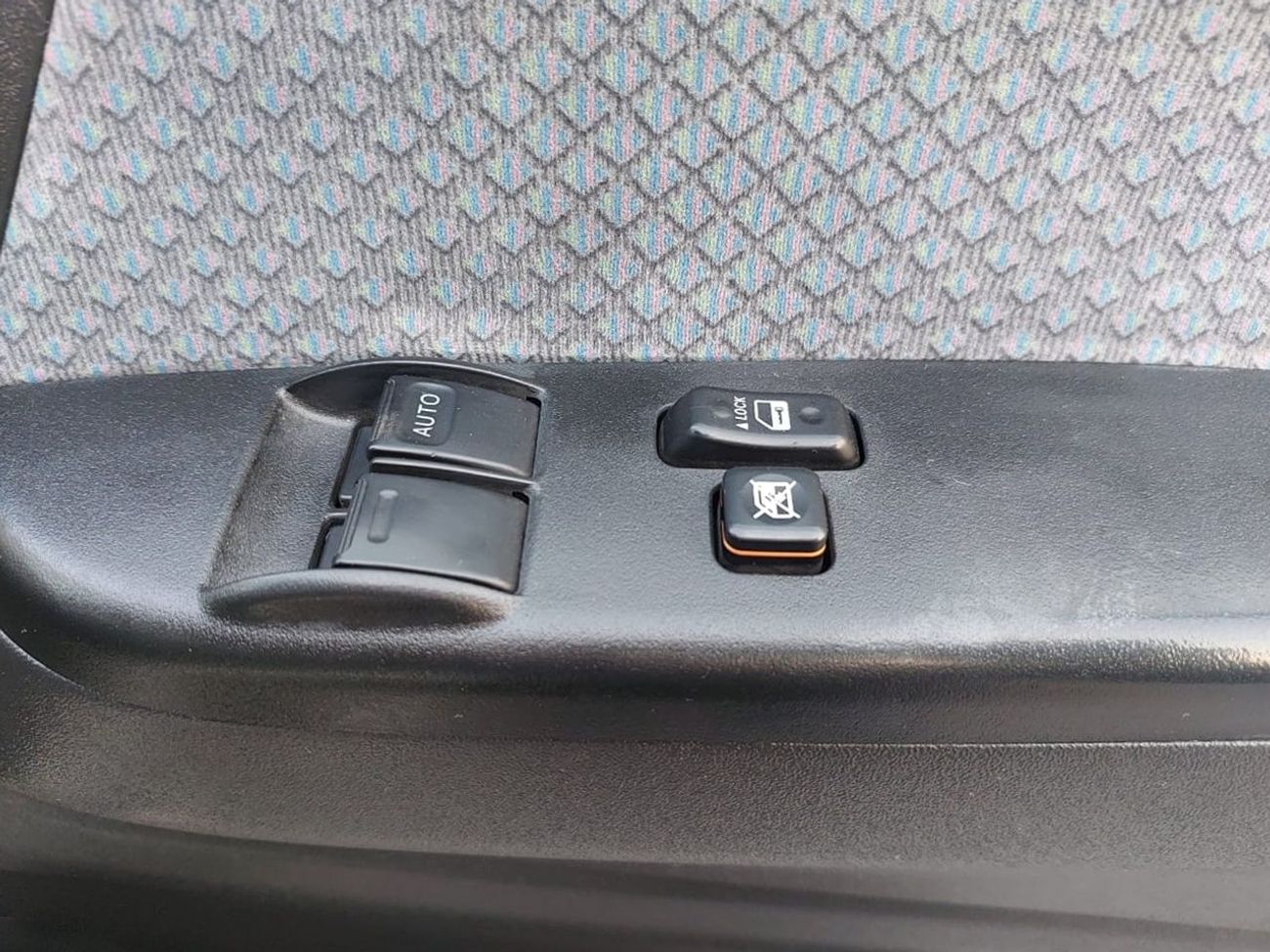 Toyota Hiace TOYOTA HIACE COMMUTER VAN RHD 2012 MODEL 2.7 L PETROL AUTOMATIC(PM05079)