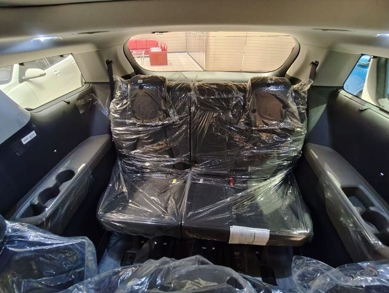 Kia Carnival 3.5L Petrol, Leather Seats, Big DVD Screen 2025MY