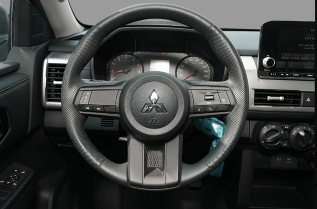 ميتسوبيشي L200 ECTP2M024 – 2025 Mitsubishi L200 Double Cab Pick Up GLX – 2.4L Petrol Manual – Black with Black Inte