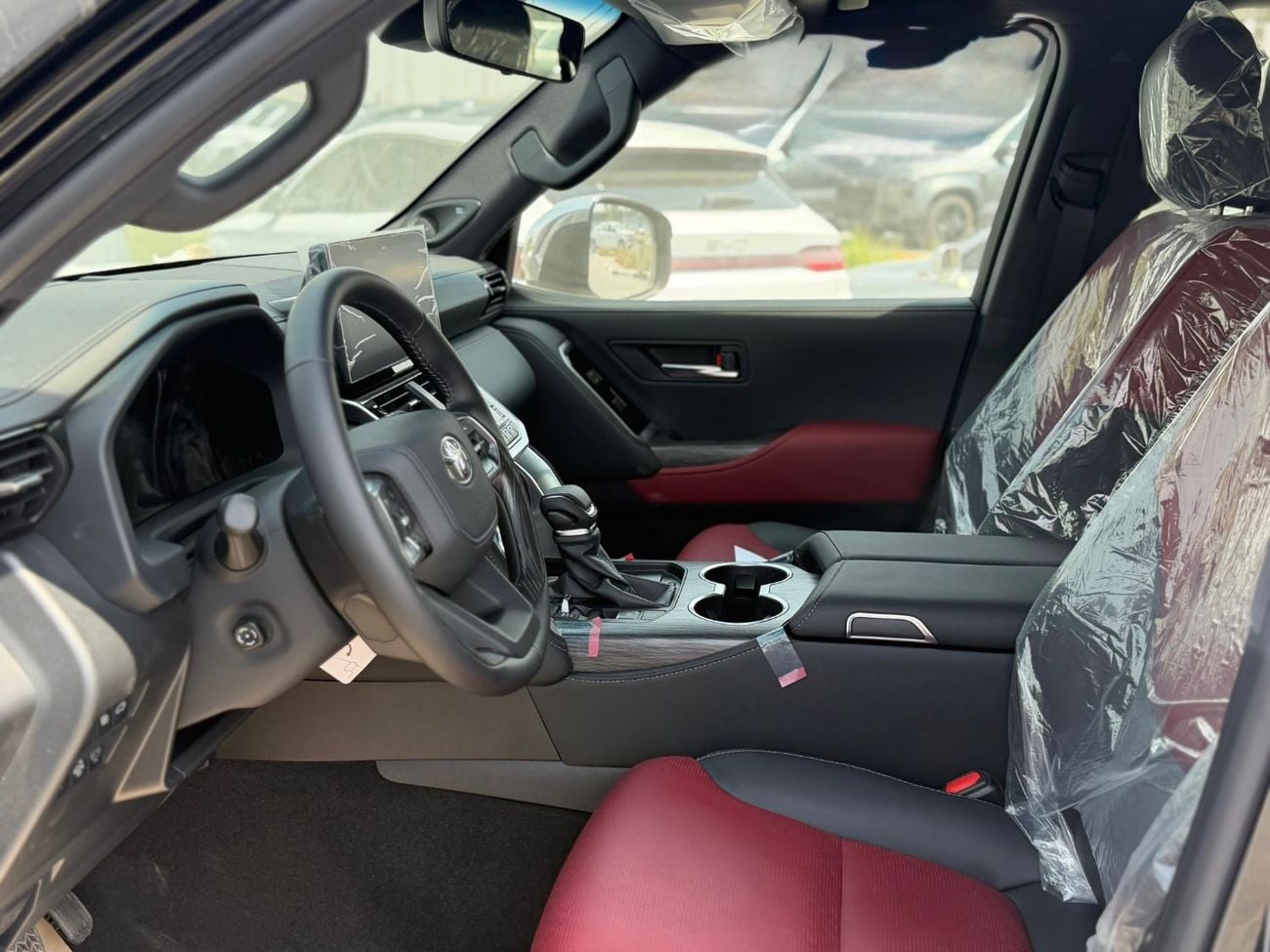 Toyota Land Cruiser VXR LC300 3.5 HYBRID GCC OMANI 2026