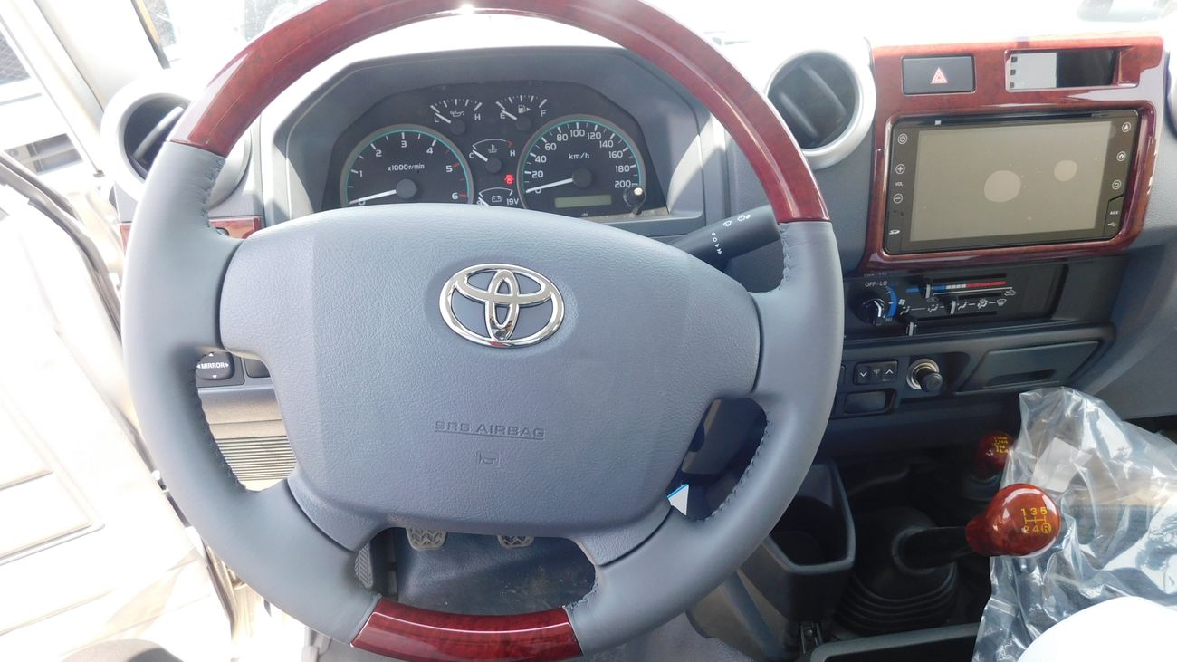 Toyota Land Cruiser Pick Up 79 DOUBLE CAB LX LIMITED V8 4.5L DIESEL 6 SEAT MANUAL TRANSMISSION