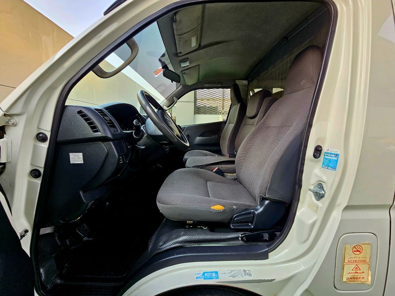 تويوتا هاياس CARGO / GCC / PETROL / MANUAL / STANDARD ROOF/ LOT#124282