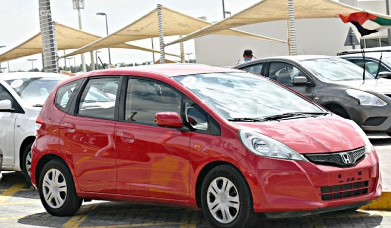 Honda Jazz RED 2014 GCC NO ACCIDENT NO PAINT PERFECT