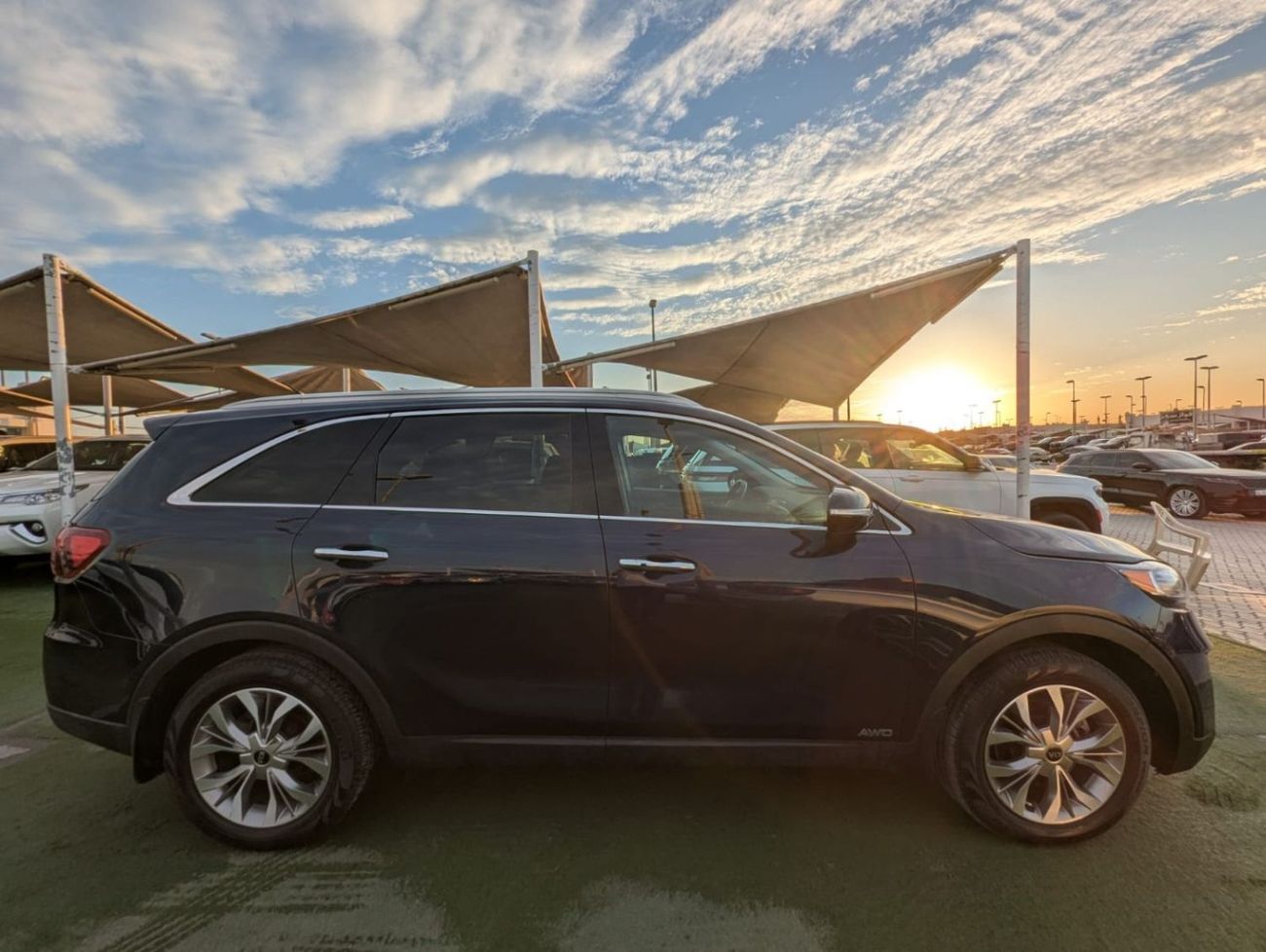 كيا سورينتو Base 2.4L AWD KIA SORENTO 2019 V4 engine 2.4 American clean title no any work required just buy and