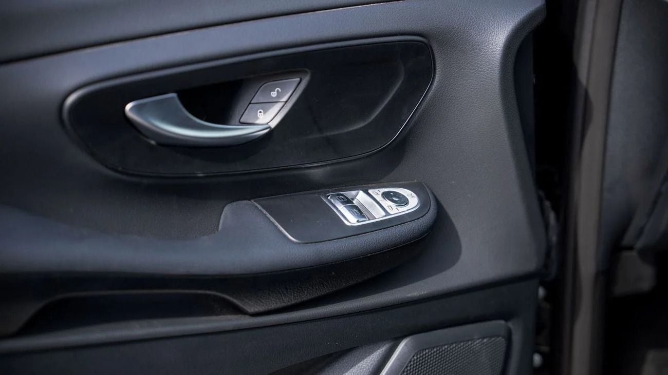 Mercedes-Benz V 300 2025 Mercedes-Benz V300 Extra Long (6 + 2 Seating) 2.0L 4-Cyl Petrol A/T RWD 4x2 Export Only