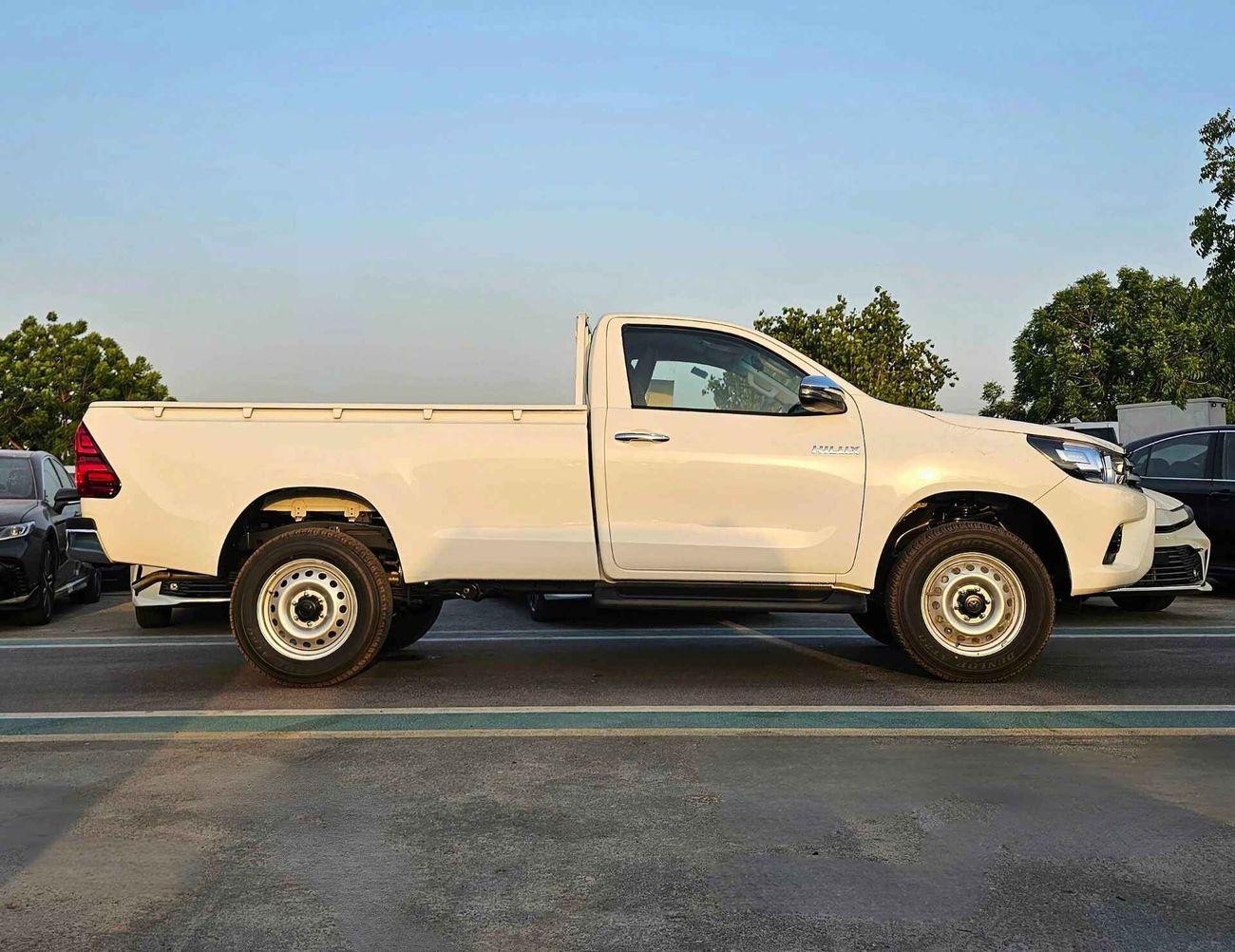 Toyota Hilux DLXG / SINGLE CABIN / M/T /  2.4L V4 DIESEL / 4WD (CODE # DLXG)