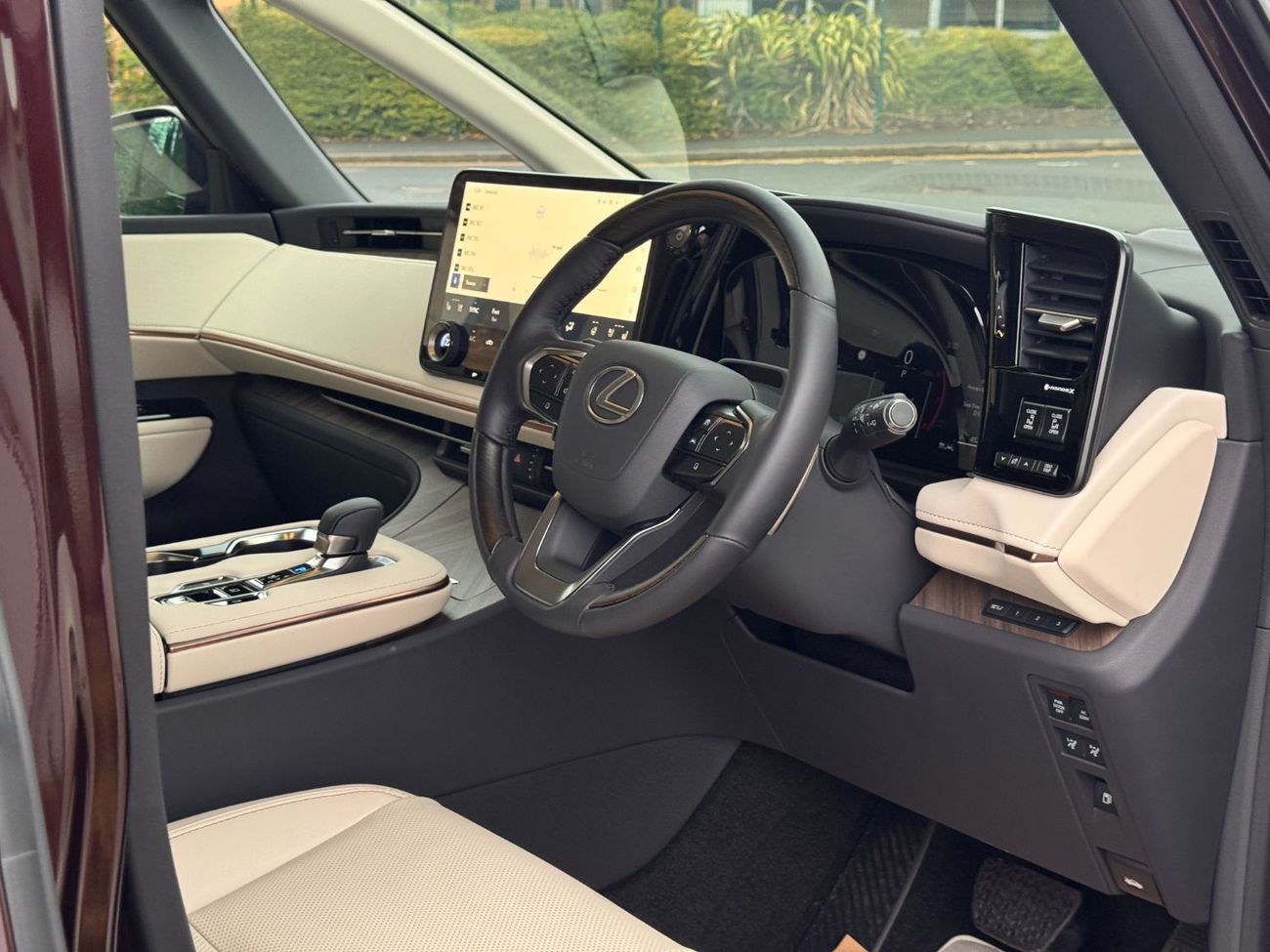 Lexus LM 350h Right Hand Drive