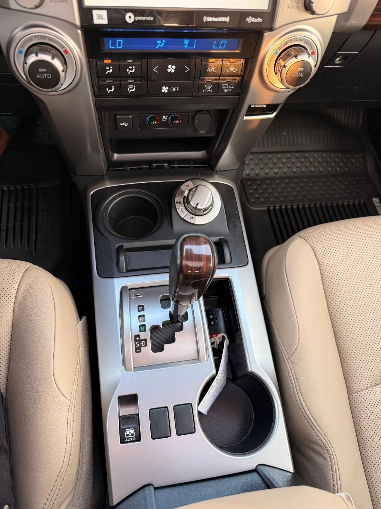 Toyota 4Runner Limited edition 2020 model leather seats, sunroof, seat cooler,heater