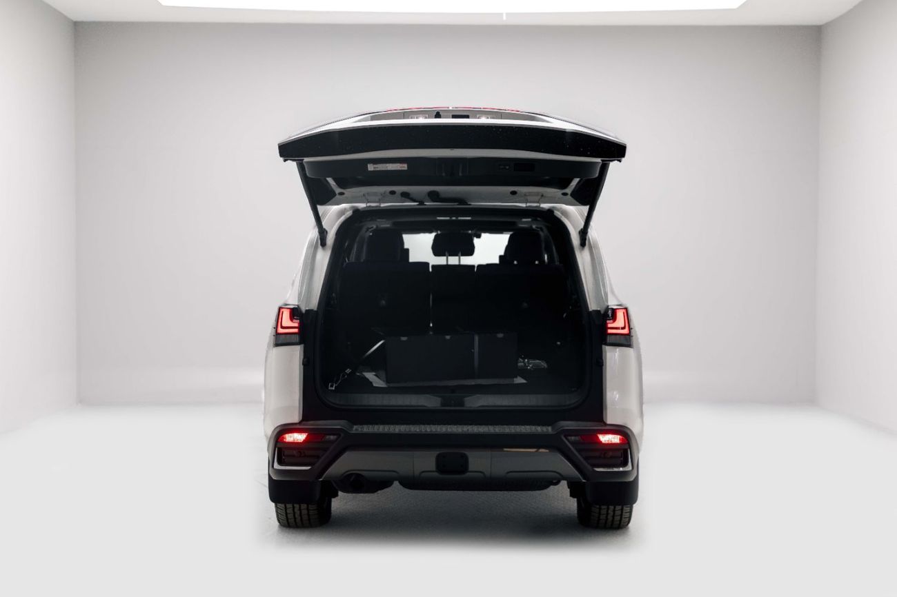 لكزس LX 500 D 3.3L Diesel - Sonic Quartz Inside Crimson | Export Only