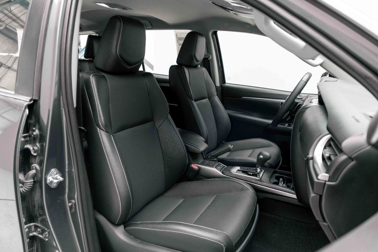 تويوتا فورتونر 4.0L Grey Metallic Inside Black | Export Only