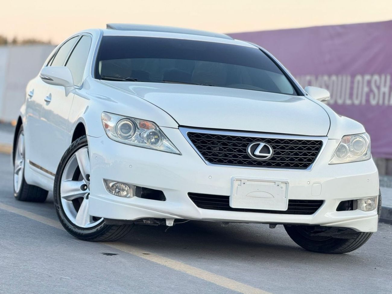 لكزس LS 460 L 4.6L In excellent condition and requires no expense