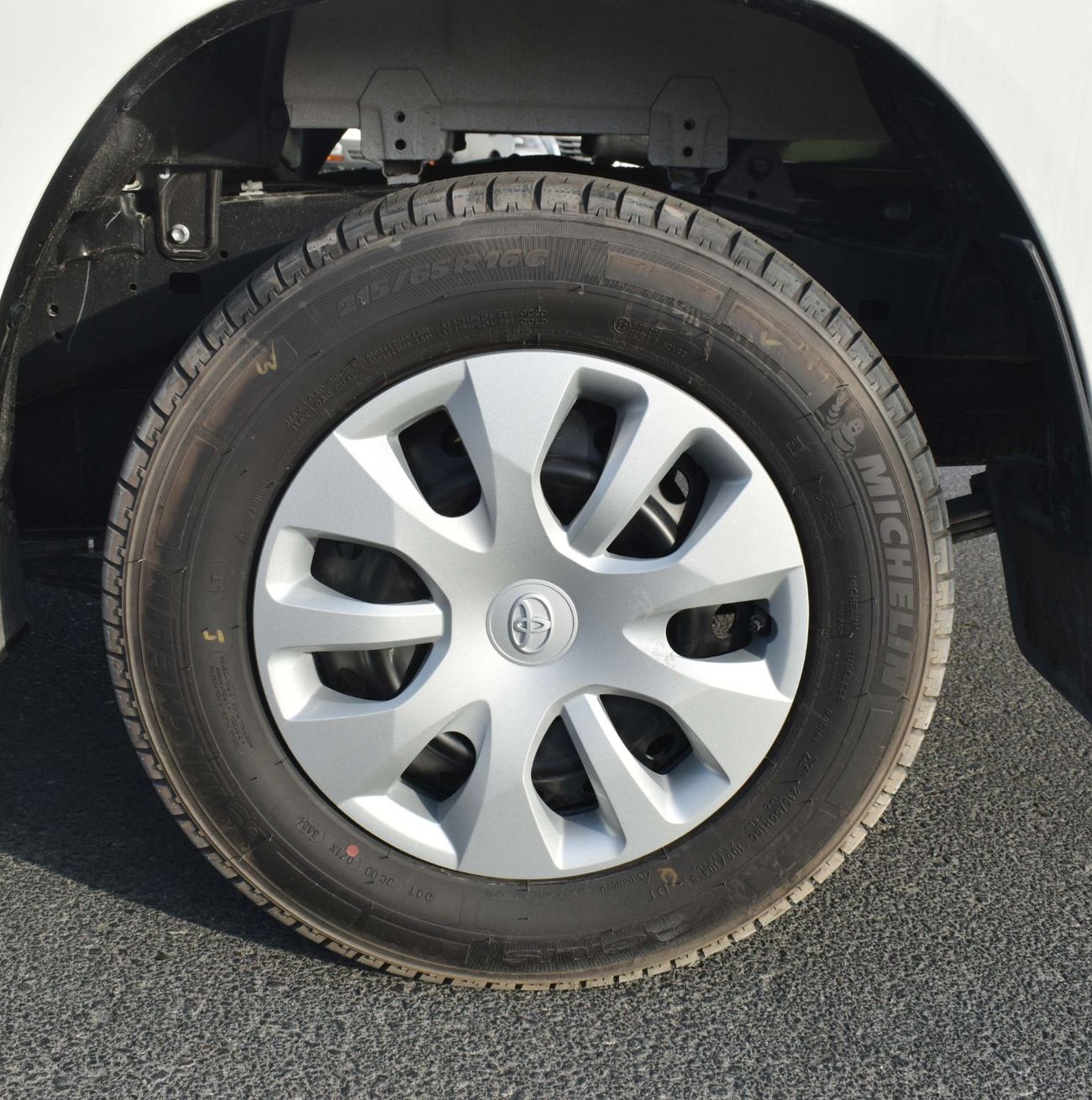 Toyota Hilux TOYOTA-HILUX 4X2 DC 2.7L M/T