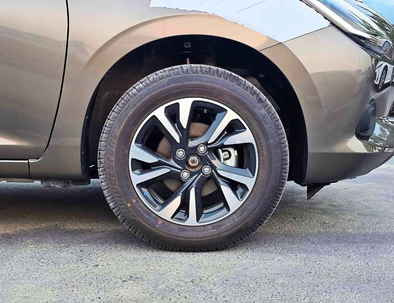 سوزوكي سويفت GLX / 1.2L PETROL A/T/ PUSH START / REAR PARKING SENSOR / REAR CAMERA (CODE # GLX)