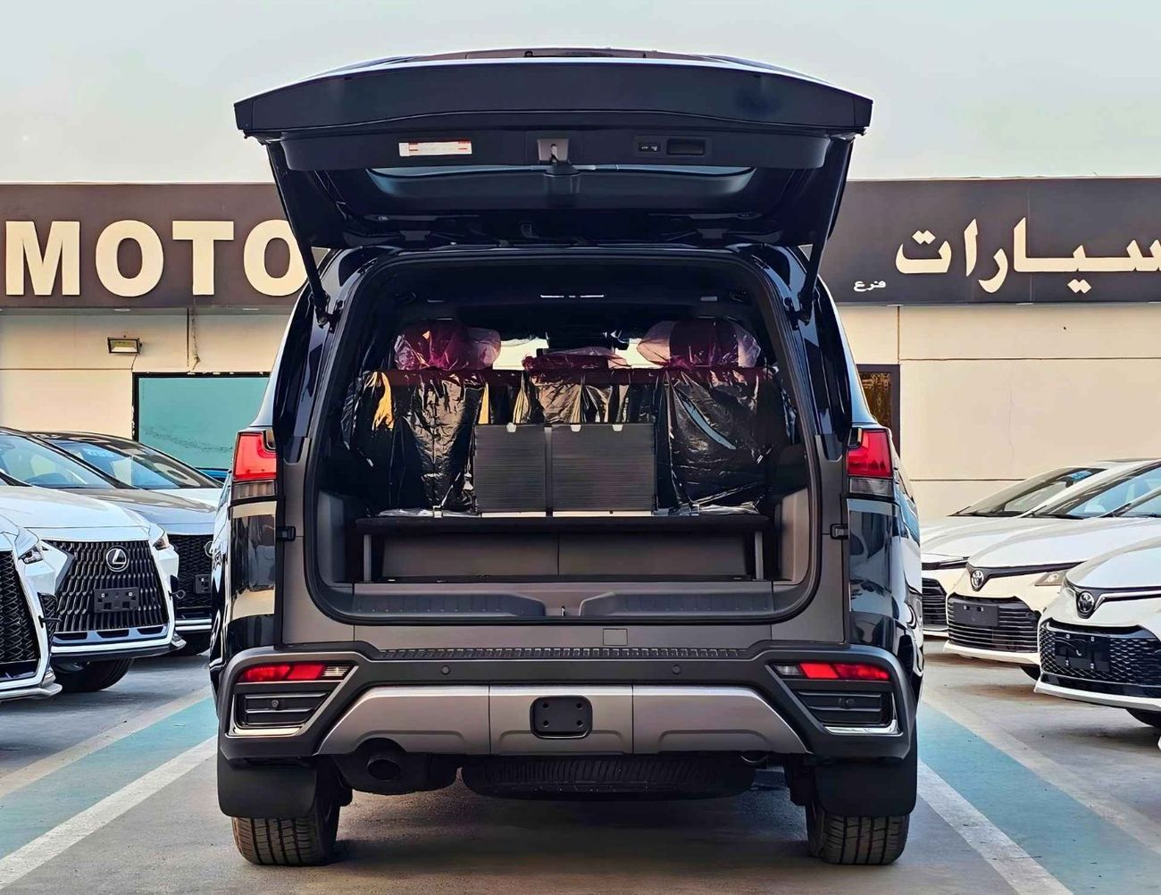 لكزس LX 700h HYBRID URBAN/3.5L PETROL/RADAR/SUNROOF/LEATHER WITH POWER SEATS/FULL OPTION (CODE # LX7HV)