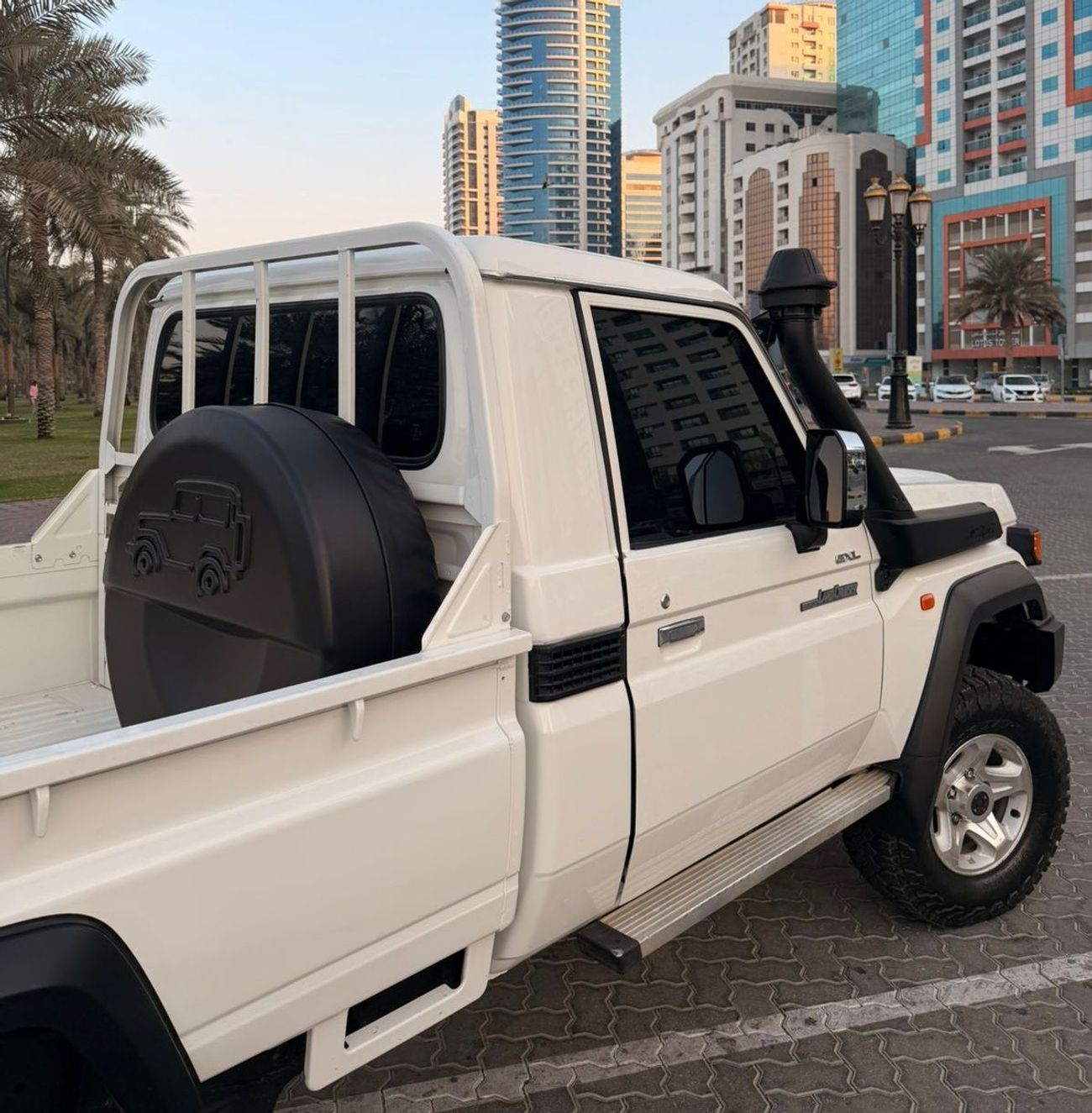 تويوتا لاند كروزر بيك آب diesel 4.5 liter ,right hand drive ,2024 shape ,year model 2017 ,only for export available