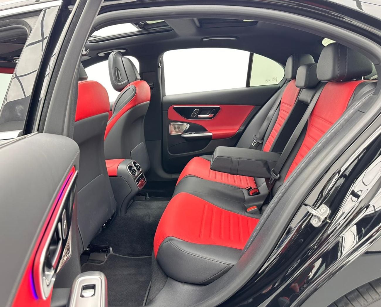 مرسيدس بنز C 200 2025 Mercedes-Benz C200, Nov/2029 Mercedes Warranty + Service History, Excellent Condition, GCC