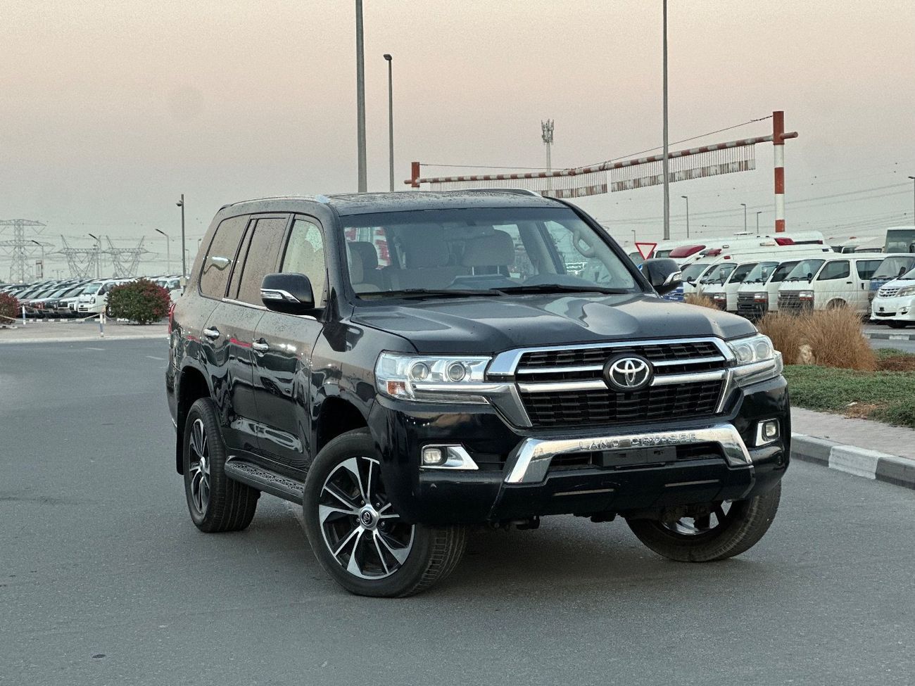 Toyota Land Cruiser VXR 5.7L 4WD