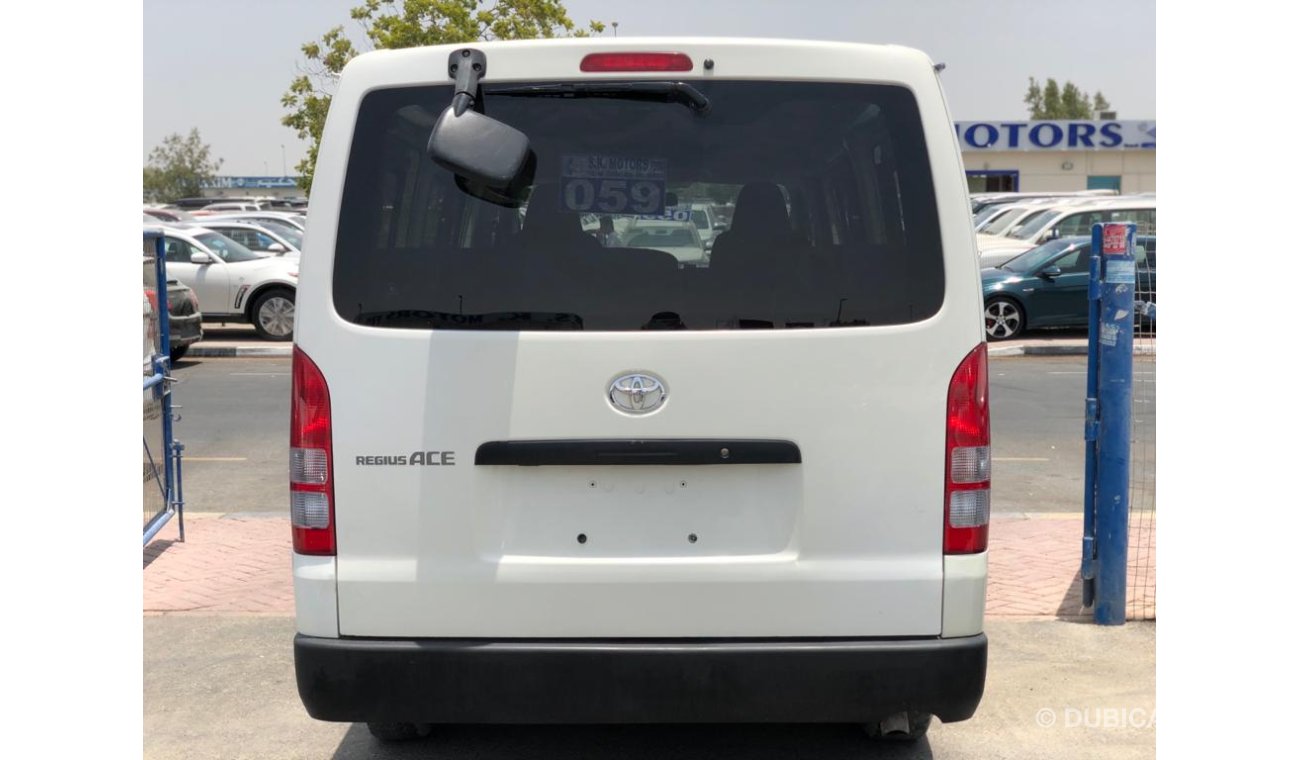 Toyota Hiace MINT CONDITION, GCC SPECS, STANDARD ROOF, CODE-39974