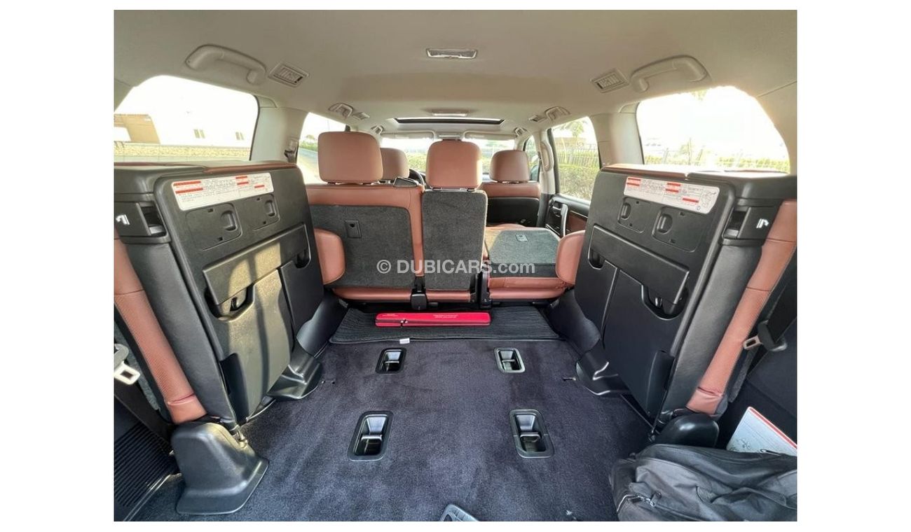 Toyota Land Cruiser TOYOTA LAND CRUIZER 2017 GCC VXR 5.7 TOP OF RANGE ORIGINAL PAINT FULL SERVICE HISTORY