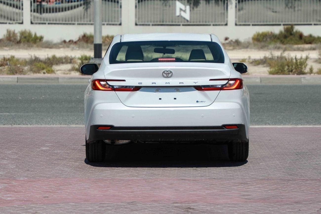 تويوتا كامري LE 2.5 Hybrid - PLATINUM WHITE PEARL inside BEIGE | Export Only