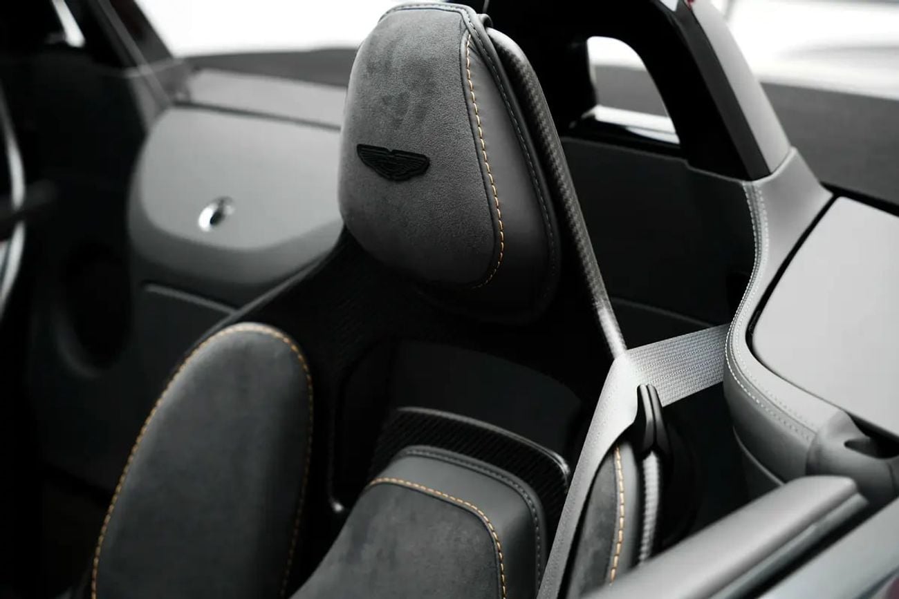 Aston Martin Vantage V12 6.0L V12