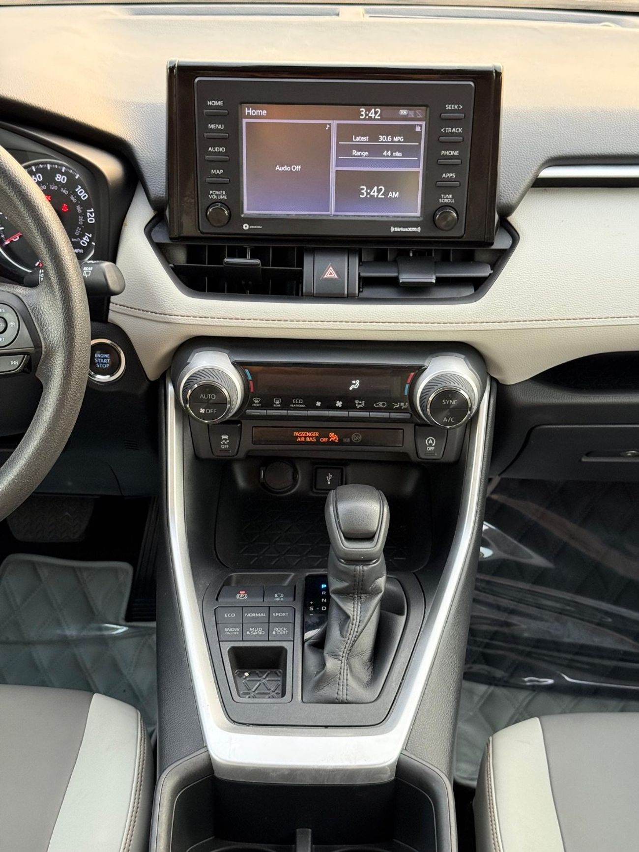 Toyota RAV4 XLE 4WD push start, leather seats 2022