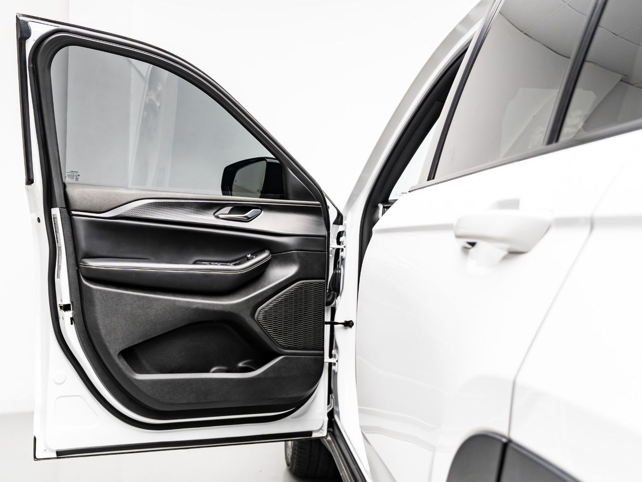 جيب جراند شيروكي Altitude 3.6L