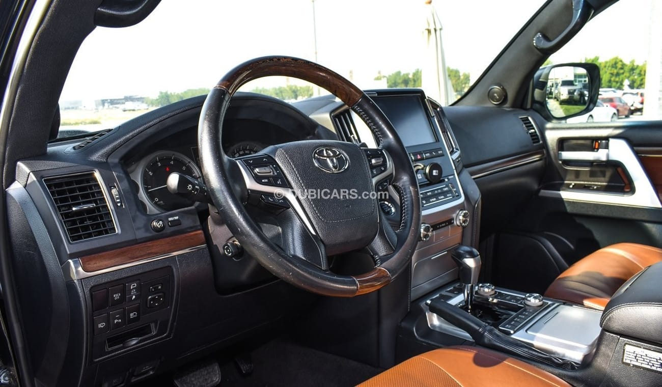 تويوتا لاند كروزر VXR 5.7 V8  Grand Touring