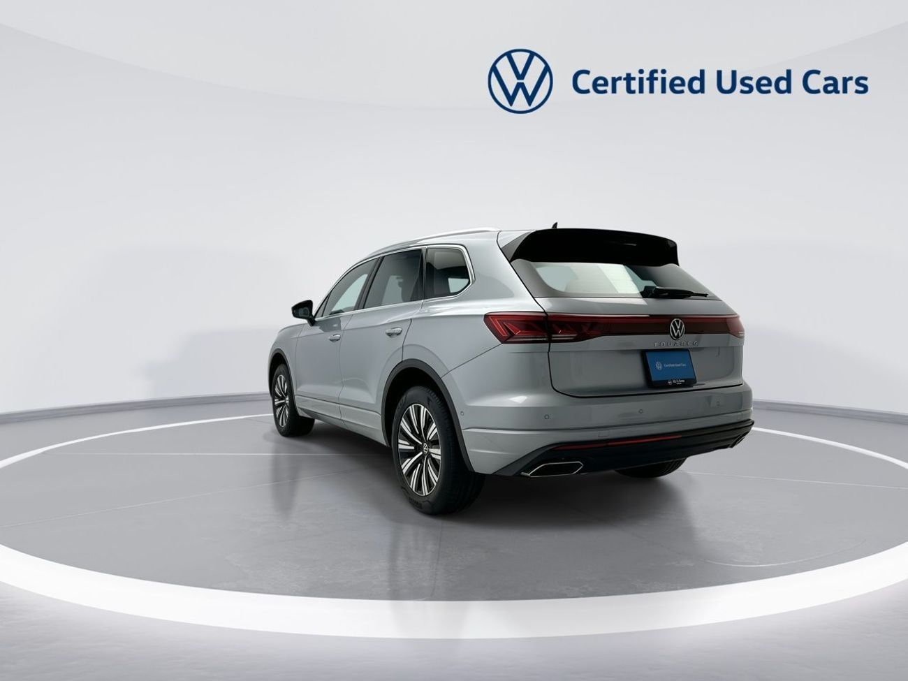 Volkswagen Touareg 3.0T TL (340 HP) Touareg Elegance + Tirano (Ref#02378) - 42,100 AED SAVINGS from New Car