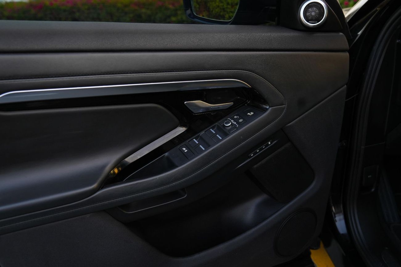 Land Rover Range Rover Evoque HSE P300 R DYNAMIC 2020!! EUROPEAN SPECS