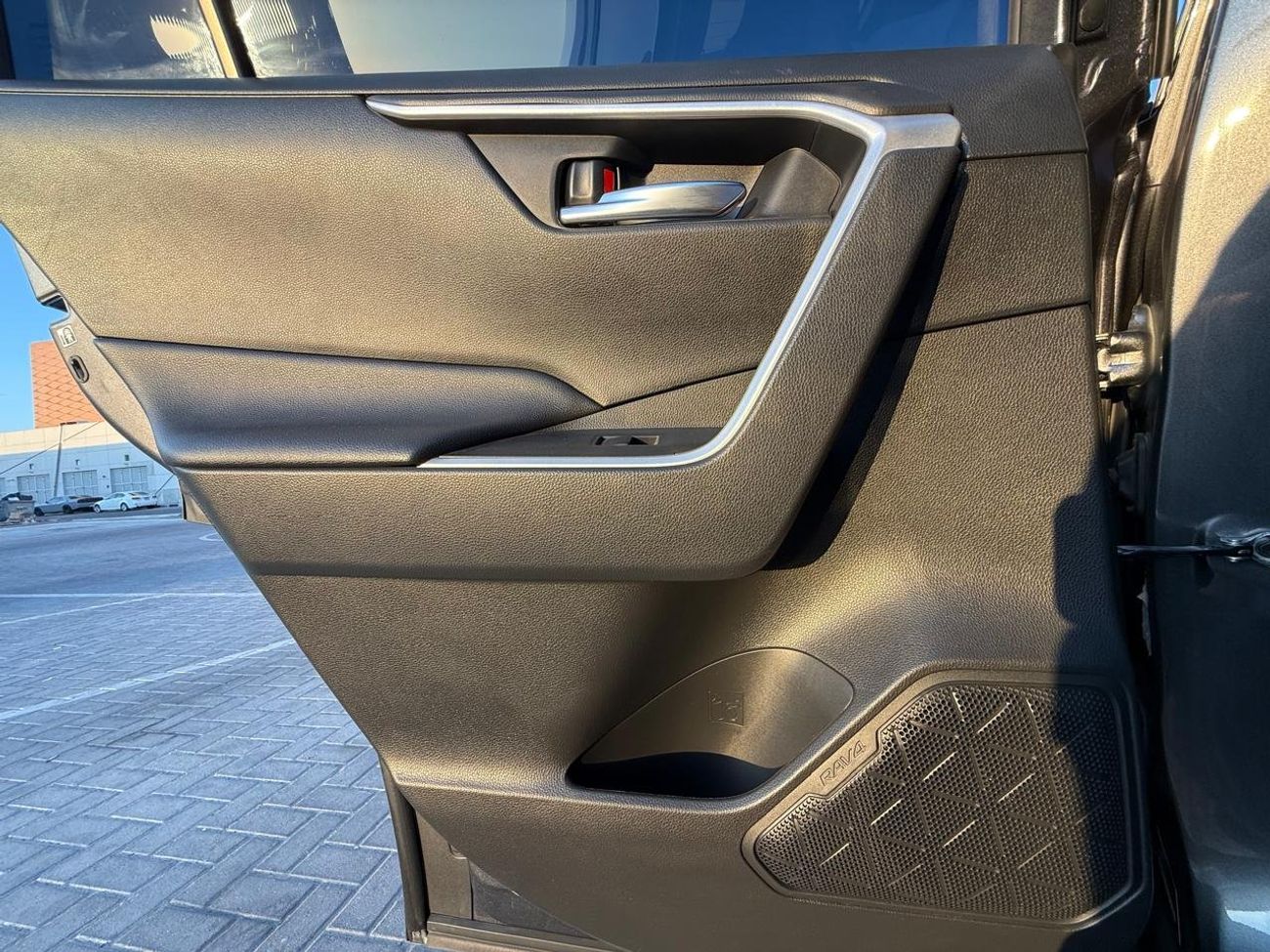 تويوتا راف ٤ XLE 2.5L