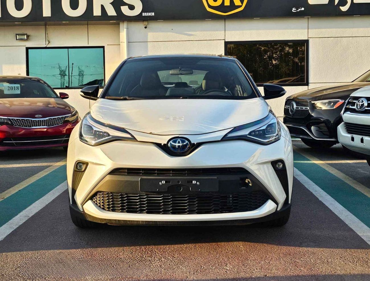 Toyota CHR LUXURY / 1.8L HYBRID / DOUBLE TONE / PUSH START / LEATHER SEATS / FULL OPTION (CODE# 67991)