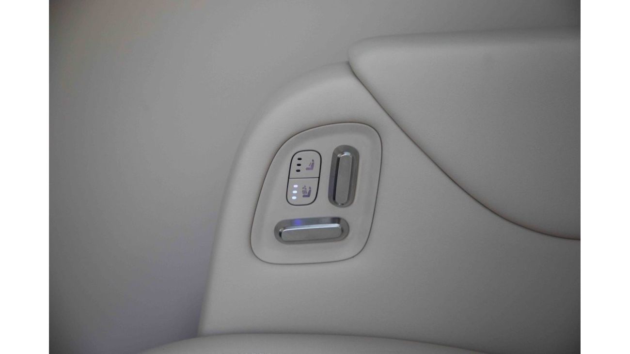 Li Auto Mega 2024 Lixiang Mega Ultra Version - White	inside White | Export Only