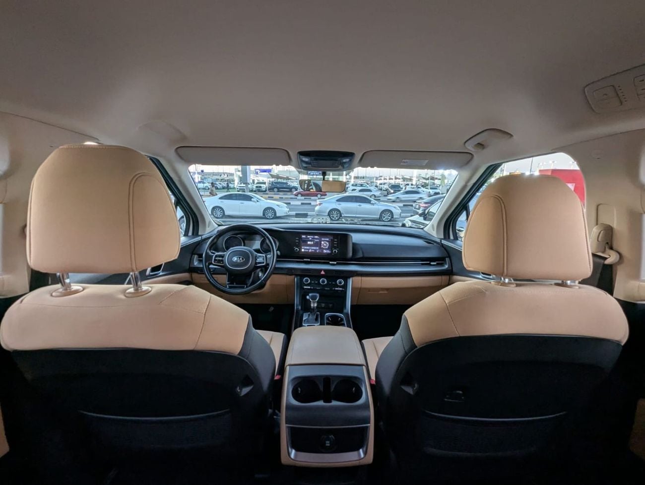 Kia Carnival GDI L 3.5L Kia Carnival 2021 GCC 6 cylinder engine 3.5L clean car without accident without paint ava