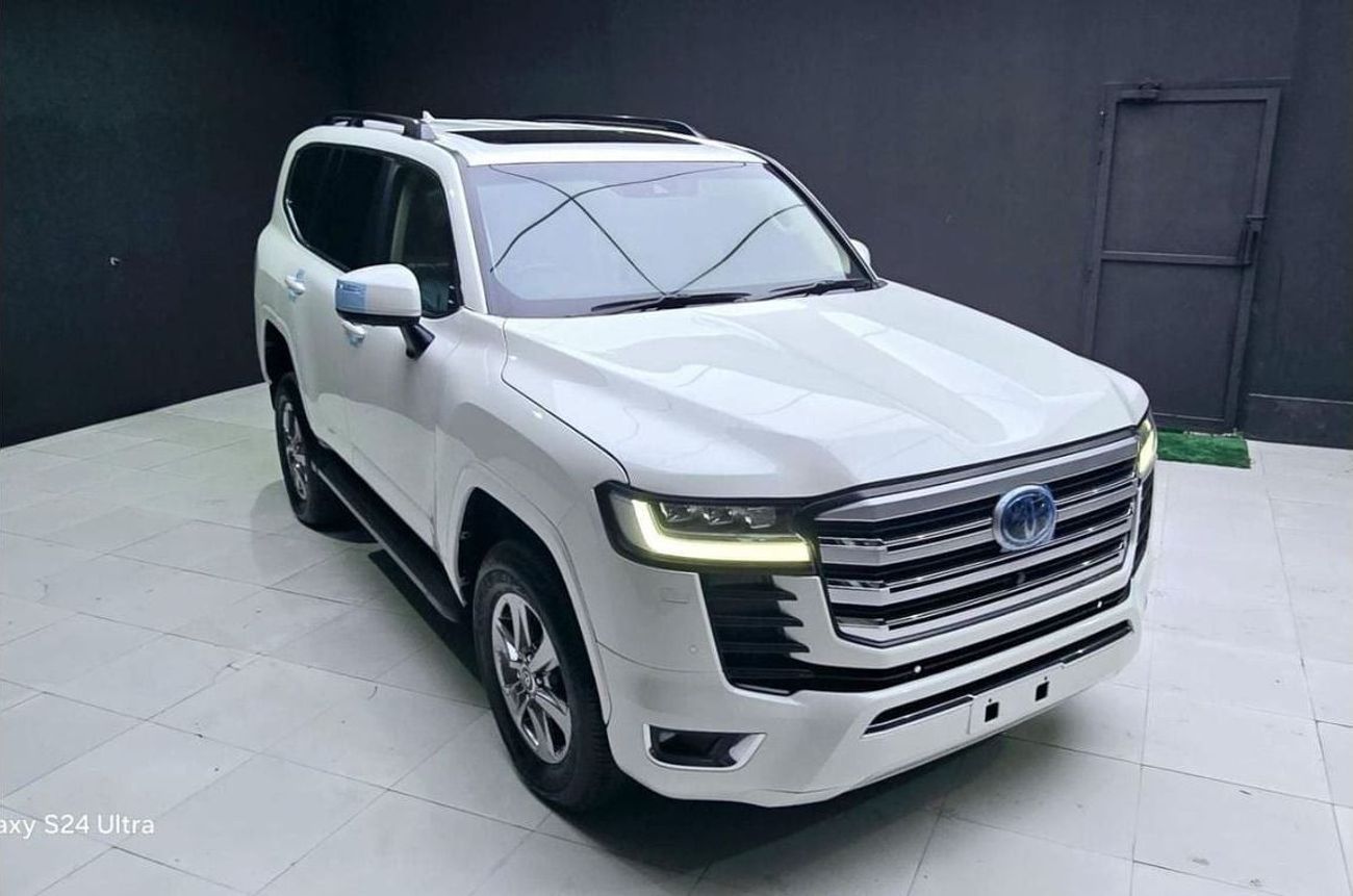 تويوتا لاند كروزر diesel 3.3 liter right hand drive in side beige sunroof leather seats