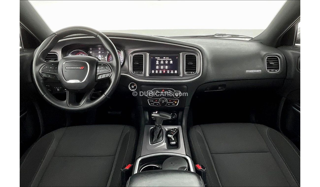 Dodge Charger SXT / SE