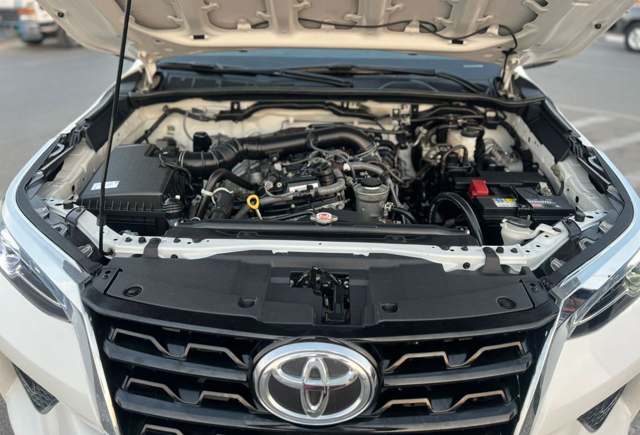 Toyota Fortuner 2025 Toyota Fortuner 2.7L V4 - AWD 4x4 - Rear Sensor - Gcc Specs - 27000 km